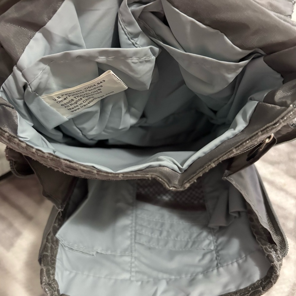 Travelon Grey Croc Anti-theft Sling Crossbody Bag with Passport Wallet NWT - Picture 6 of 11